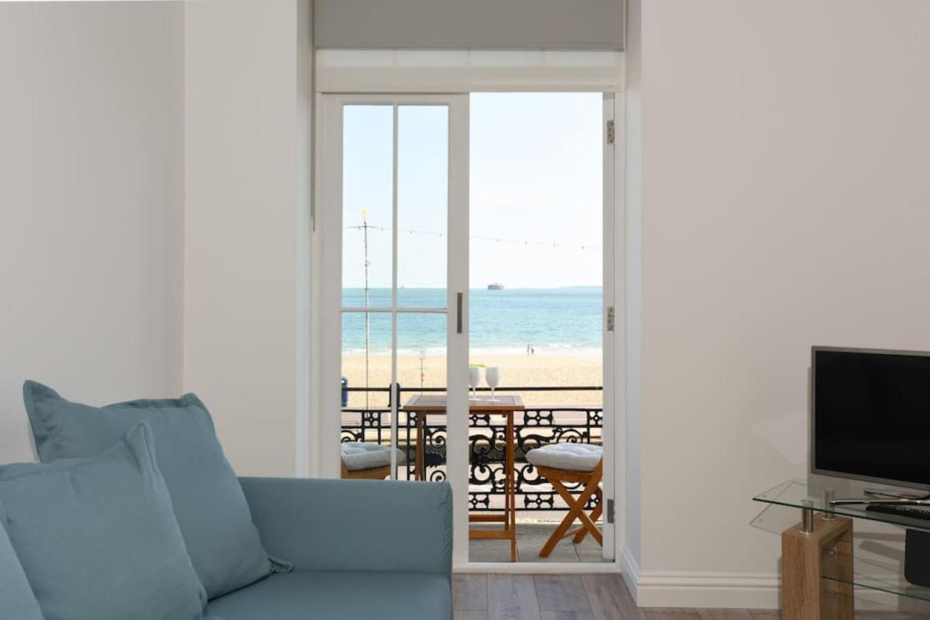 Air Maison - Stunning Beach Front Apartment Portsmouth Ngoại thất bức ảnh