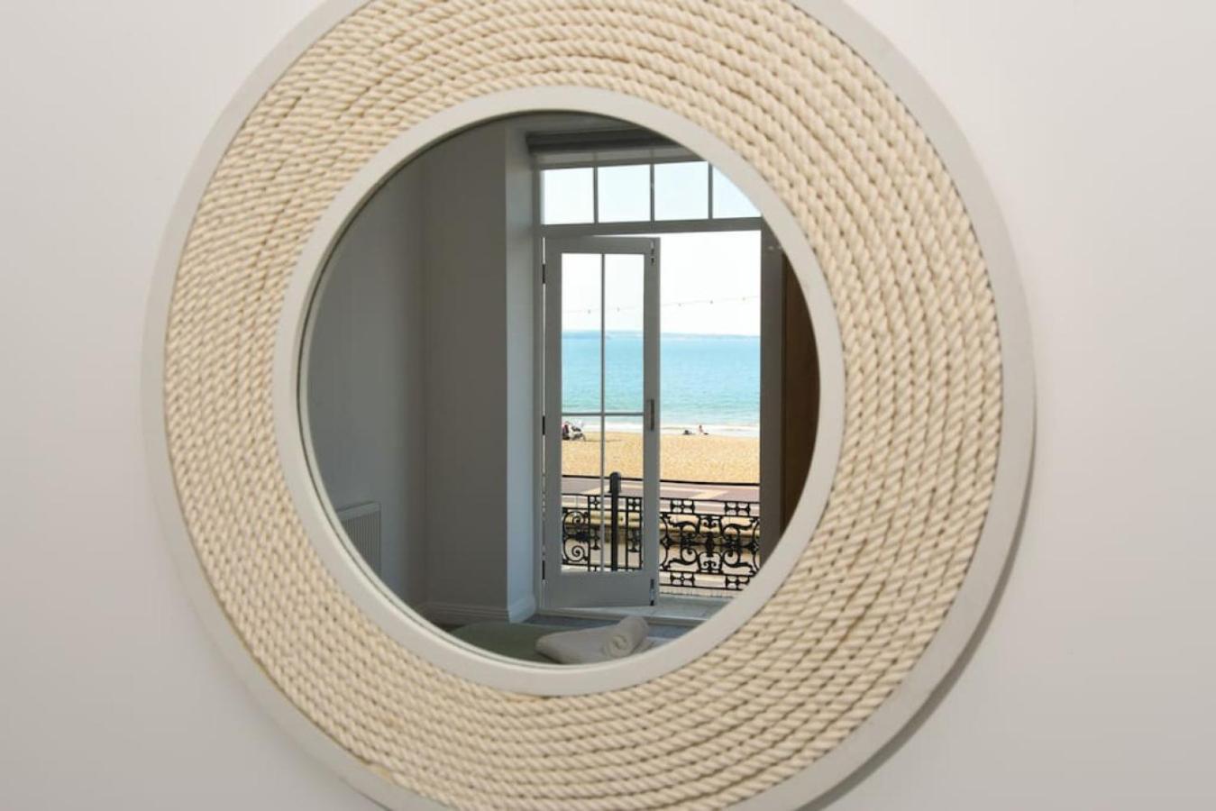 Air Maison - Stunning Beach Front Apartment Portsmouth Ngoại thất bức ảnh