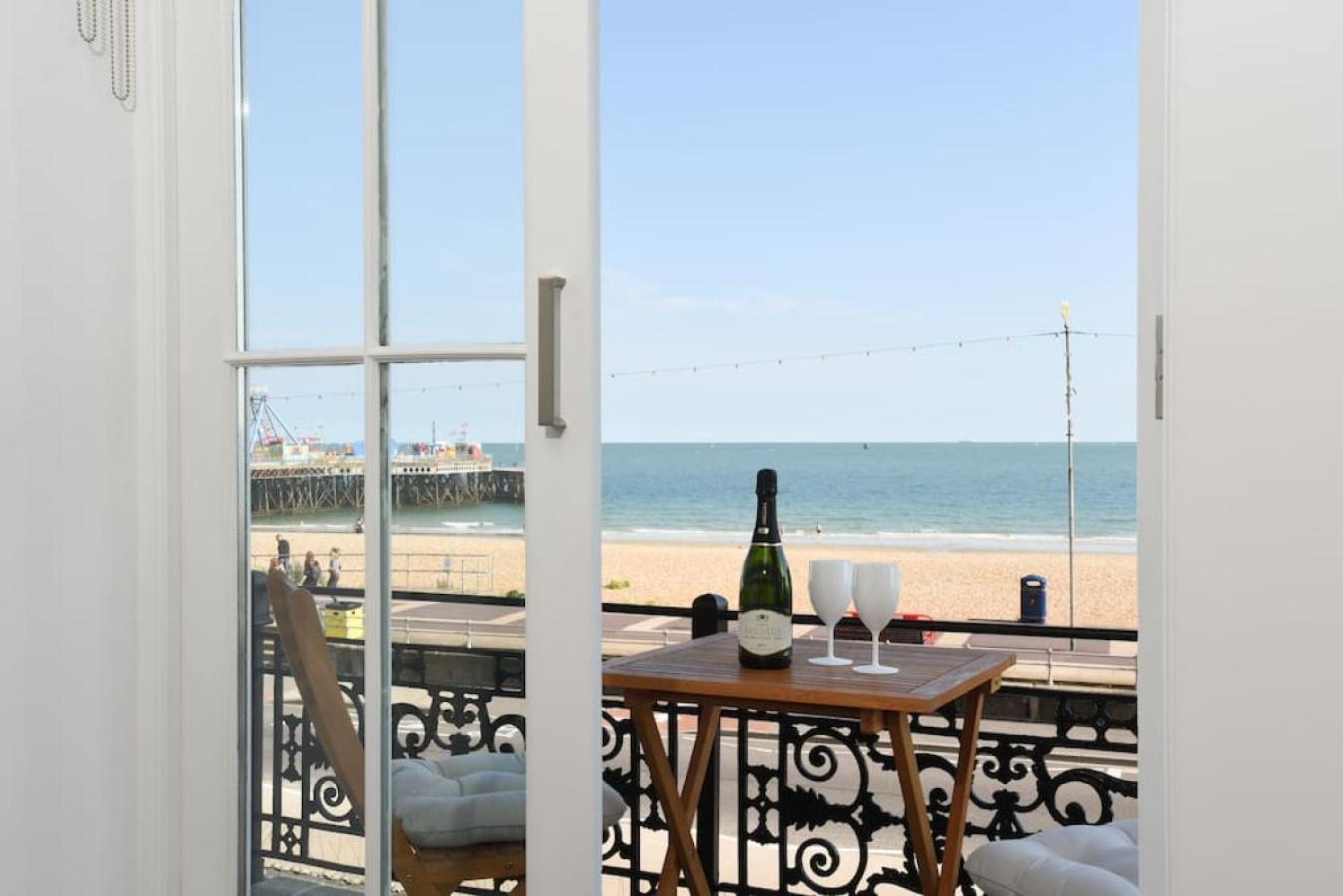 Air Maison - Stunning Beach Front Apartment Portsmouth Ngoại thất bức ảnh