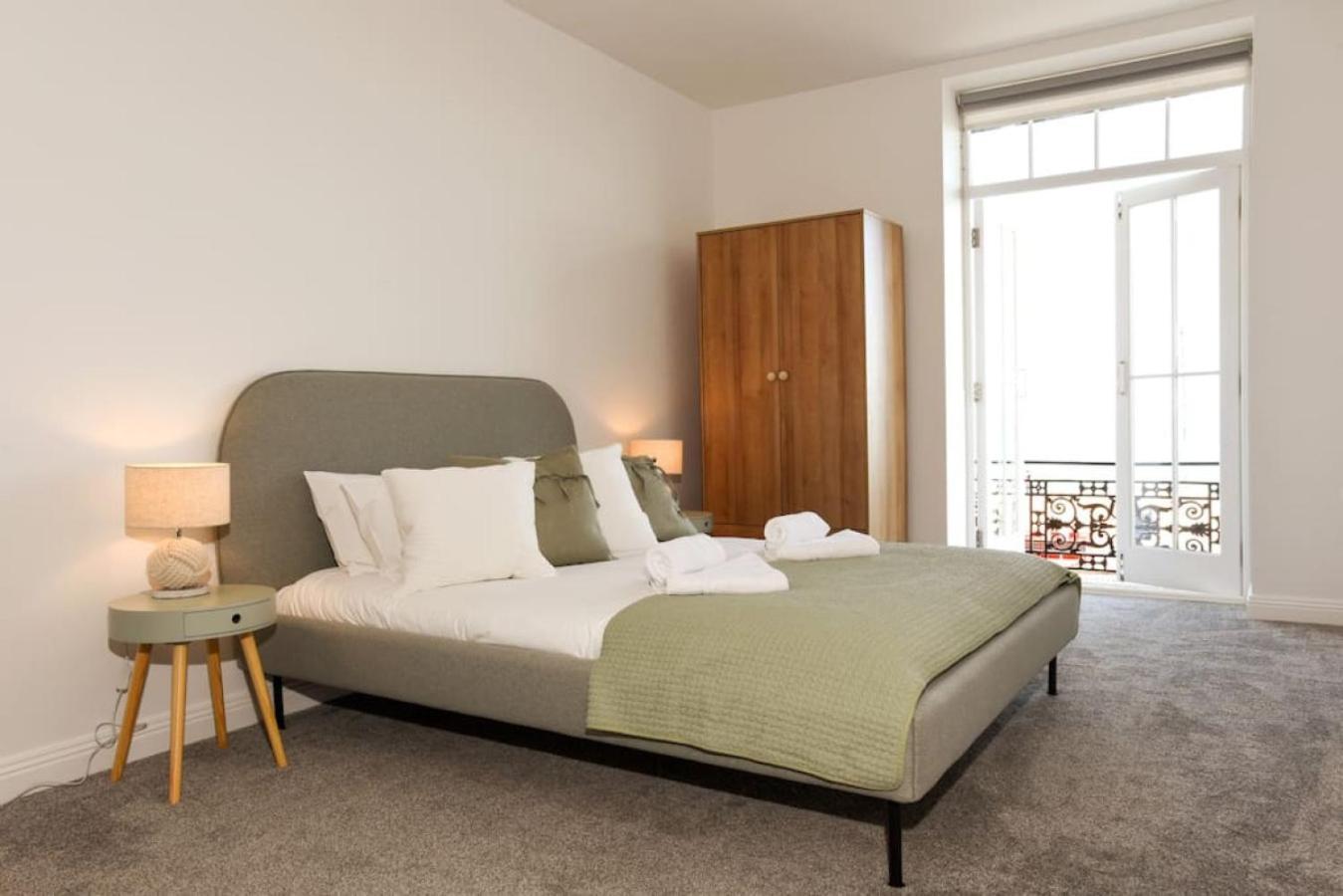 Air Maison - Stunning Beach Front Apartment Portsmouth Ngoại thất bức ảnh